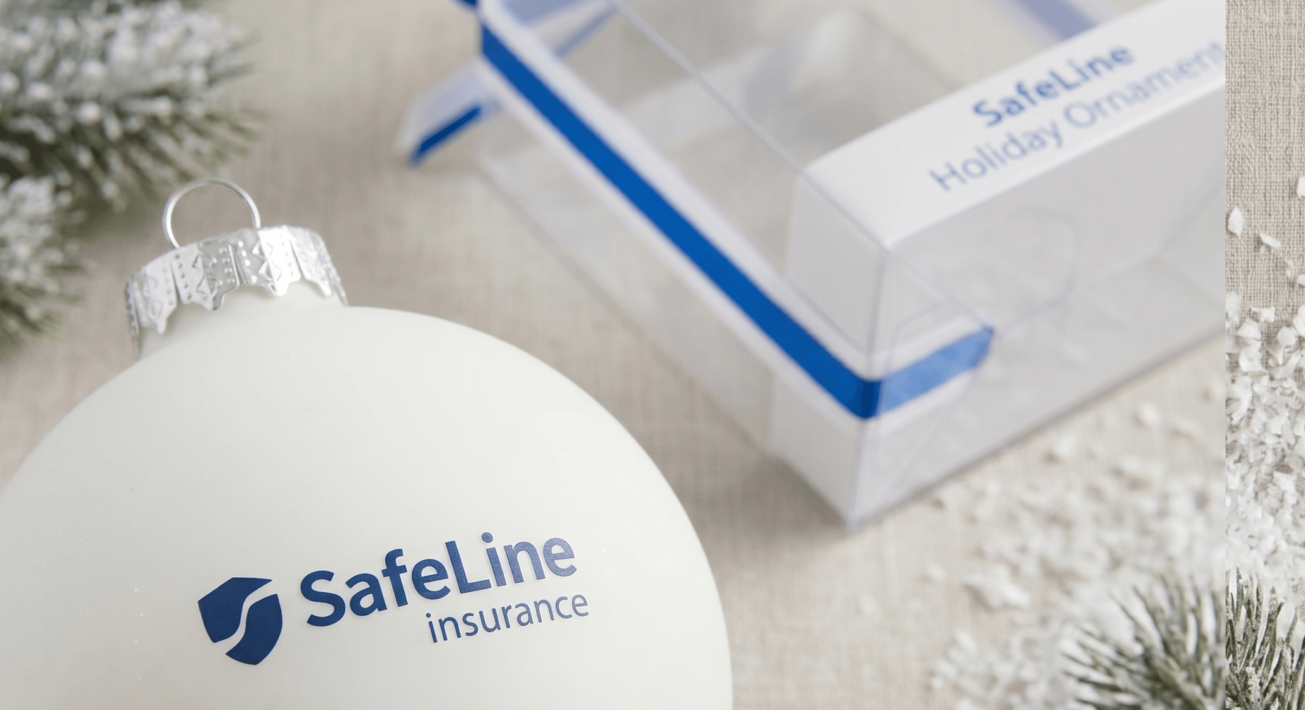 нанесение логотипа SafeLine insurance на матовой поверхности елочного шара