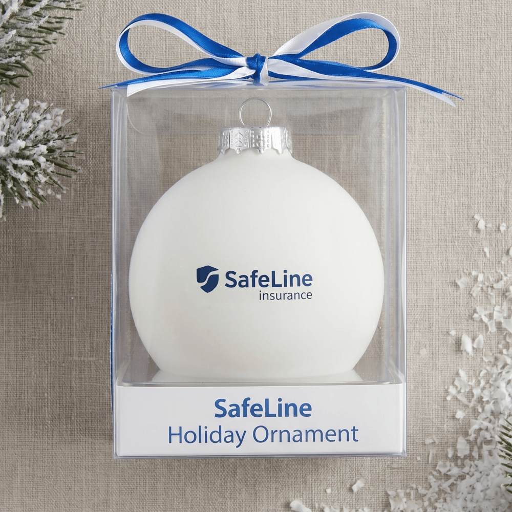 Елочный шар с логотипом SafeLine insurance в прозрачной упаковке